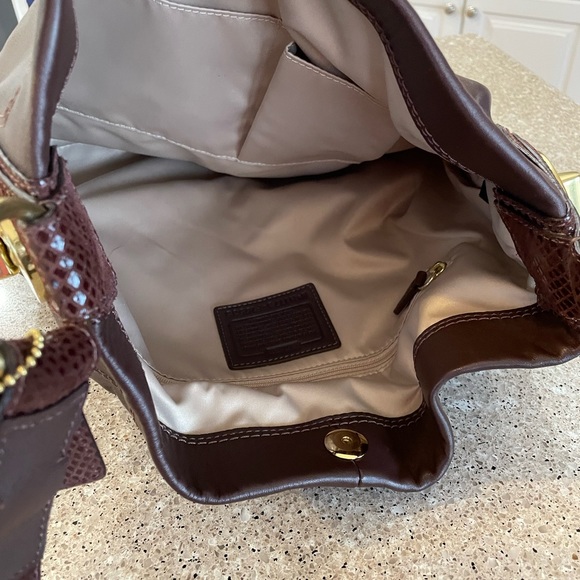 Coach chocolate brown leather shoulder bag with croc leather & gold hardware - Picture 2 of 6